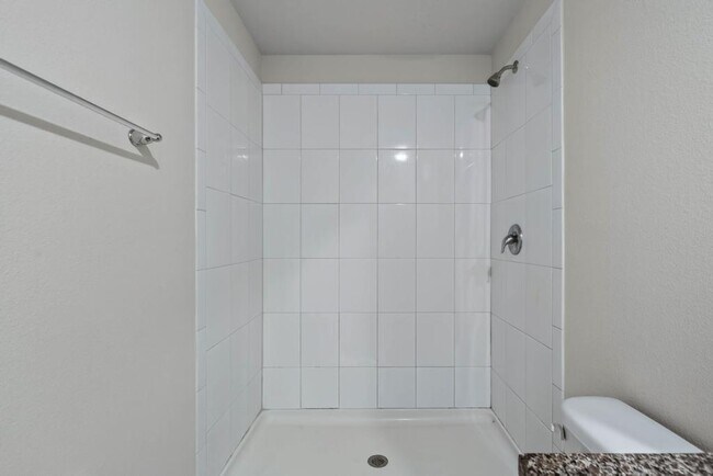 Building Photo - 129 Wellwood Ln