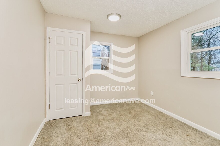 Building Photo - 403 S 38th St