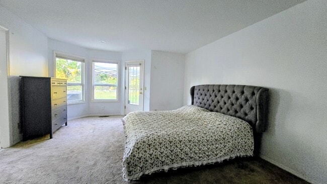 Building Photo - 3391 NE Jackson Rd Loop