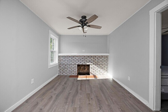 Building Photo - 211 N Mantle Ave