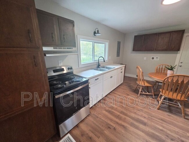 Building Photo - 510 Mission Ridge Rd