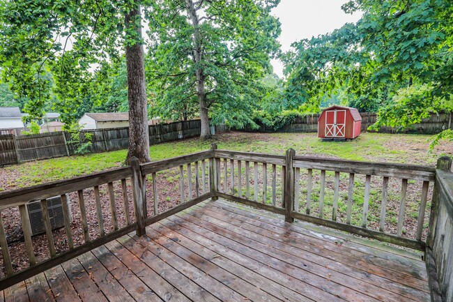 Building Photo - -- Available Now!  Spacious 4 Bed 2 Bath C...
