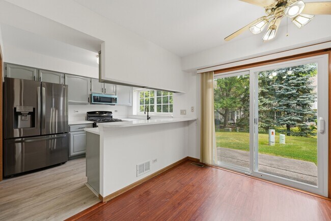 Building Photo - 1404 W Sapphire Dr
