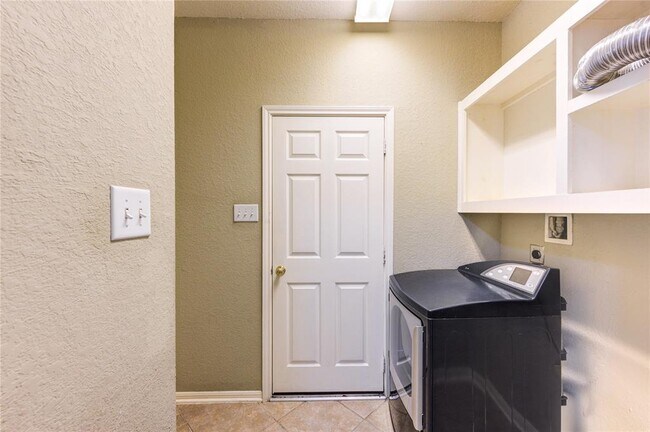 Building Photo - 6114 Breezy Hollow Ln