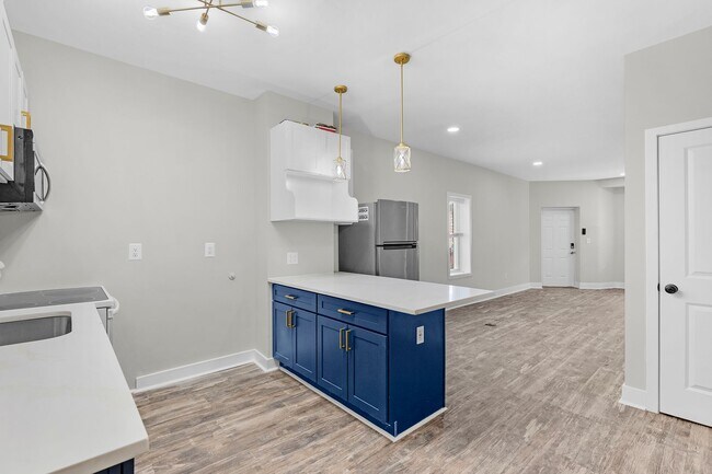 Building Photo - 100 S Bouldin St