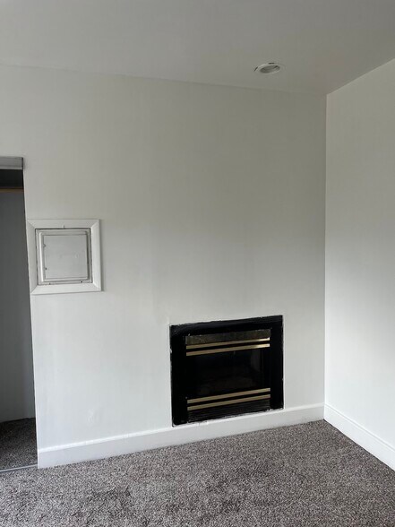 Building Photo - 370 S Negley Ave