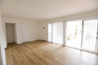 Building Photo - 260 S Sycamore Ave