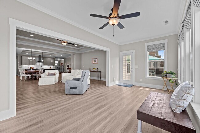 Building Photo - "Coastal Comfort Awaits: Spacious 3-Bed, 3-Bath Home in Holly Ridge!"