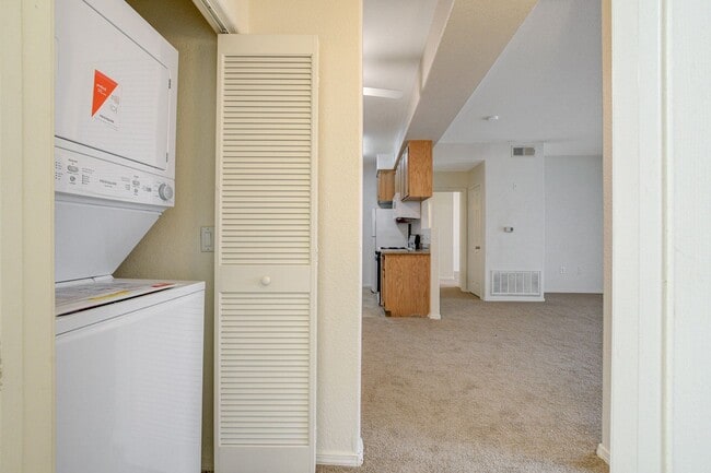 Building Photo - Beautiful 2 Bedroom 2 Full Bath Condo