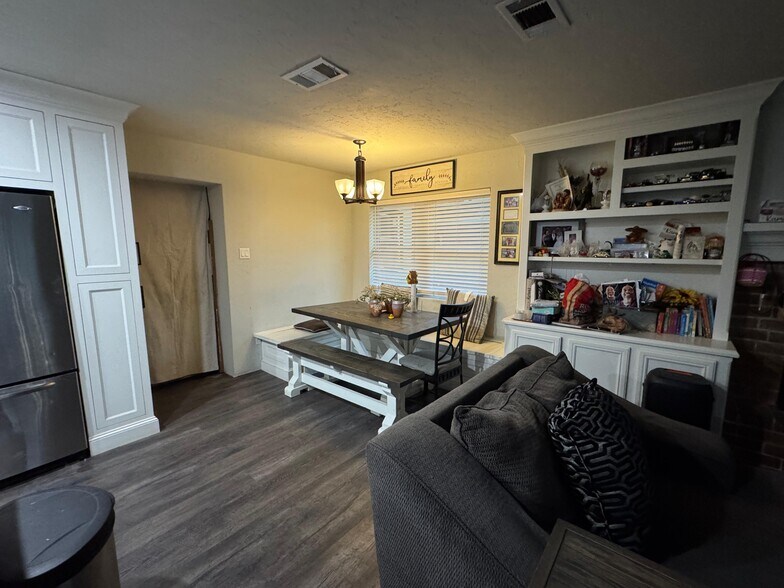 Building Photo - 20953 Trinity Way