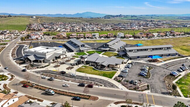 Building Photo - 863 Orchard Hills Rd