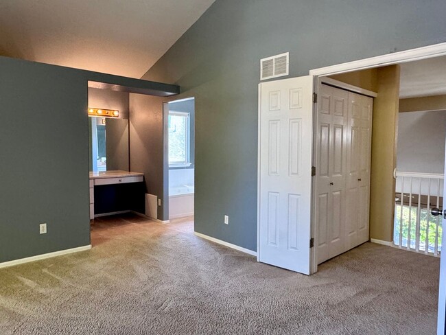 Building Photo - Spacious, Highlands Ranch Home Featuring 4...