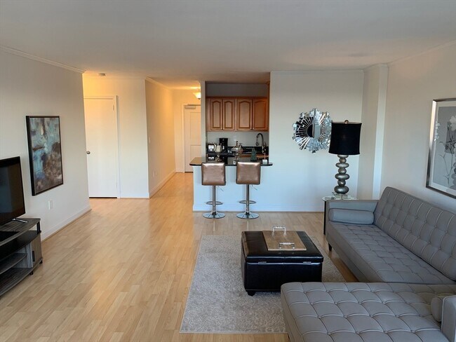 Building Photo - 6 Whittier Pl