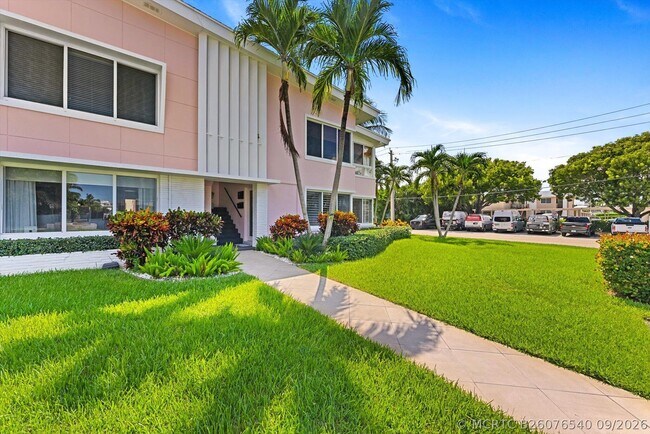 Building Photo - 990 Casuarina Rd