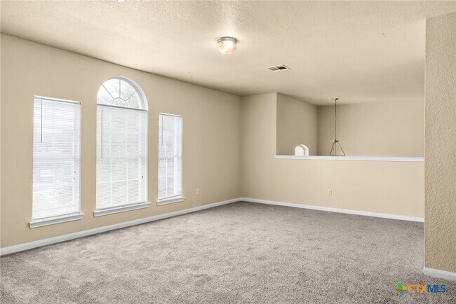 Building Photo - 118 Lone Shadow Dr