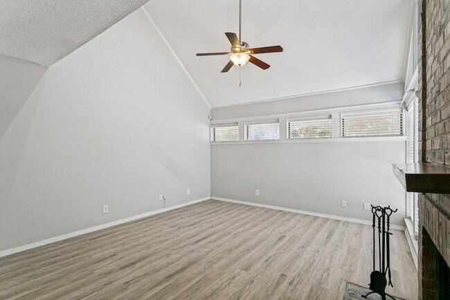 Building Photo - 18240 Midway Rd