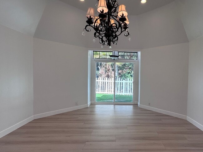 Building Photo - Beautifully remodeled 4 bedroom house in prime Woodland Hills Neighborhood