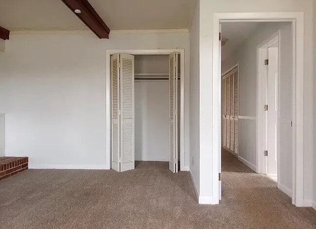 Building Photo - 221 Old Cedar Rock Rd