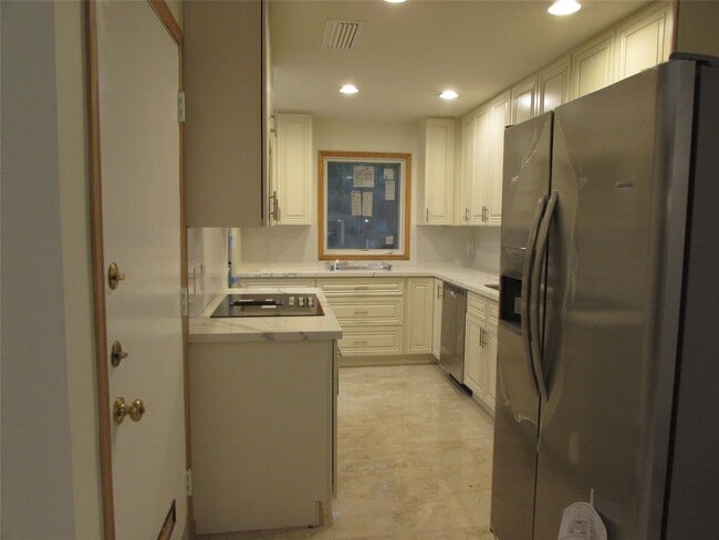 Building Photo - 201 Vanderpool Ln