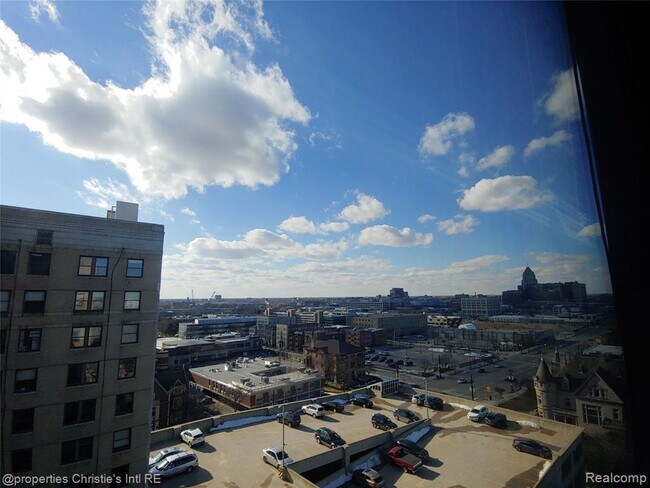 Building Photo - 15 E Kirby St