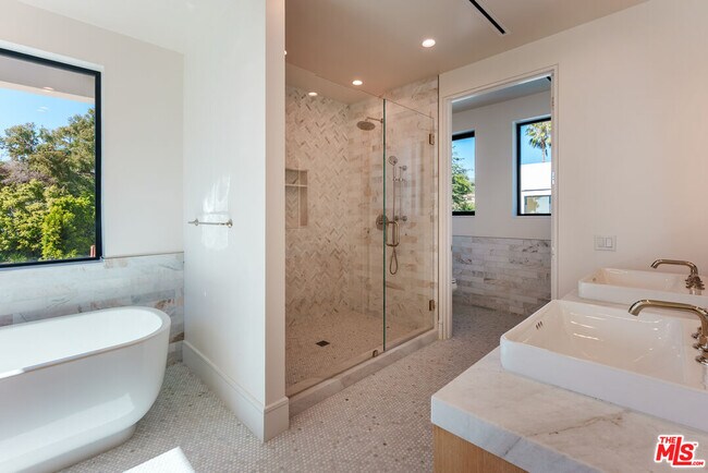 Building Photo - 382 Aderno Way