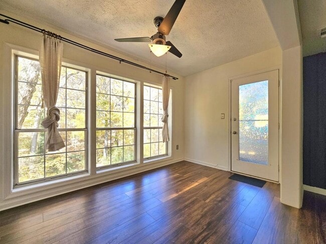 Building Photo - 7660 Willow Point Dr
