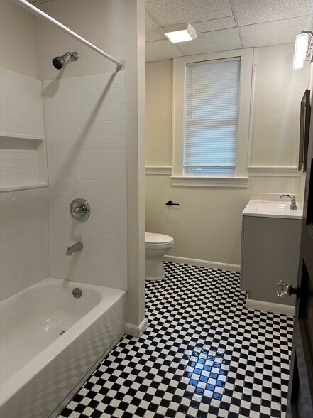 bathroom - 368 Seaview Ave