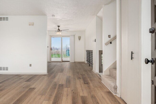 Building Photo - 7450 Richardson Rd