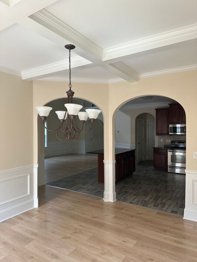 Building Photo - 4 Bedrooms, 3 Bathrooms - Home in Stockbri...