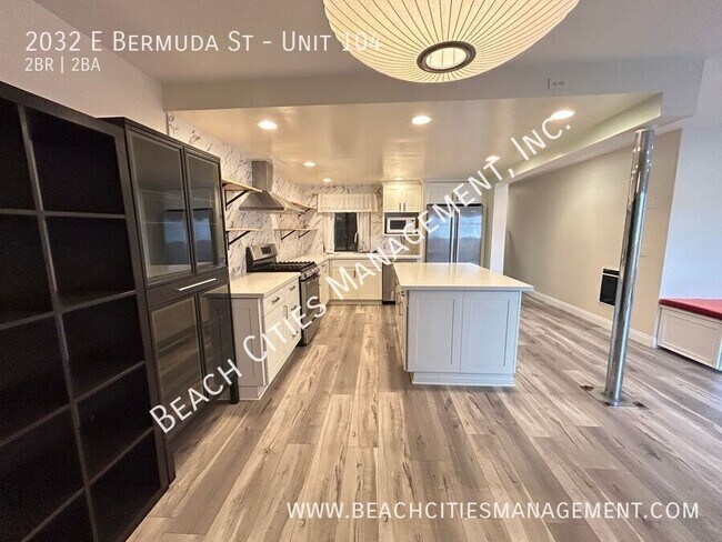 Building Photo - 2032 E Bermuda St