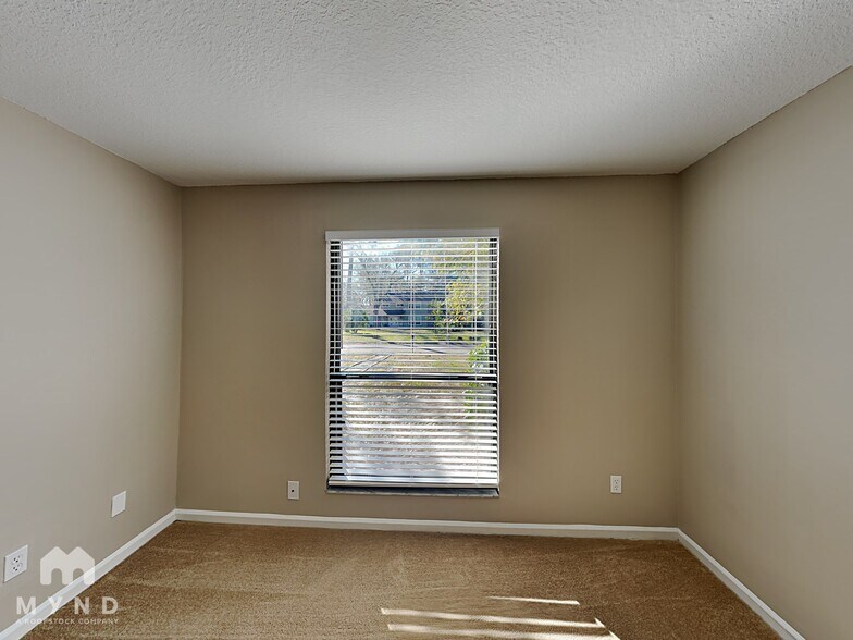 Building Photo - 3315 Blackfoot Trail S