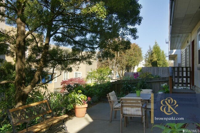 Building Photo - 89 Iris Ave