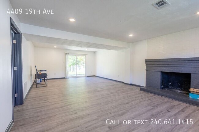 Building Photo - 4409 19th Ave