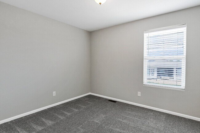 Building Photo - 7585 Alpine Daisy Dr