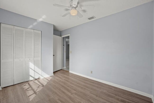 Building Photo - 4128 Chestnut Ave