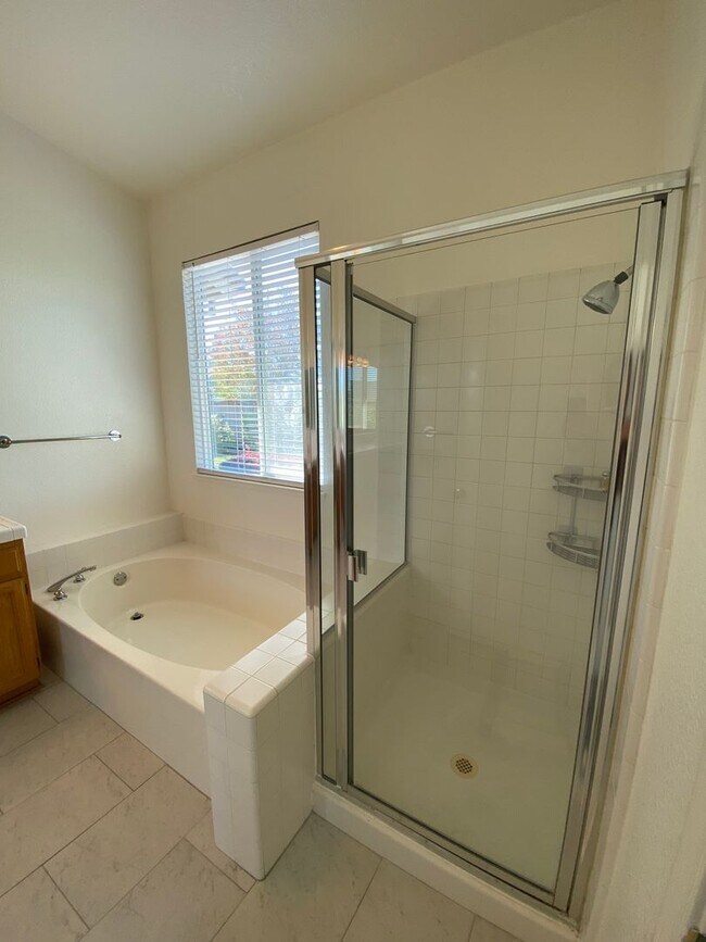 Building Photo - Castlerock Gated Community off Hilborn! Be...