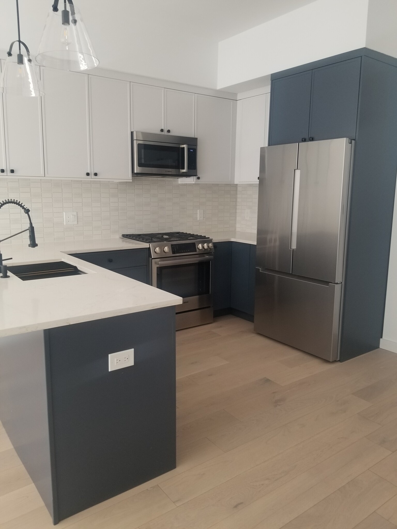 Building Photo - 425 3rd St