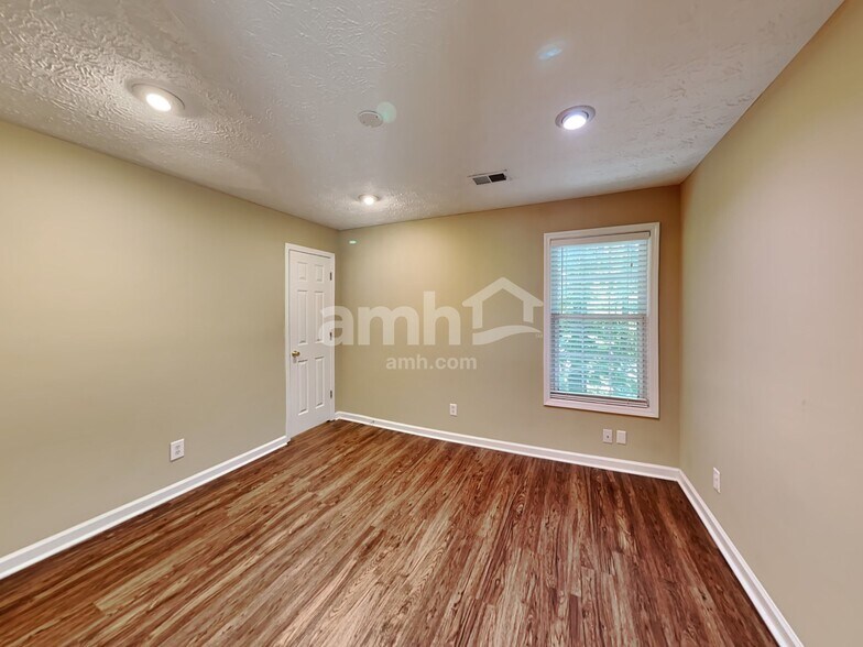 Building Photo - 133 Weatherstone Dr
