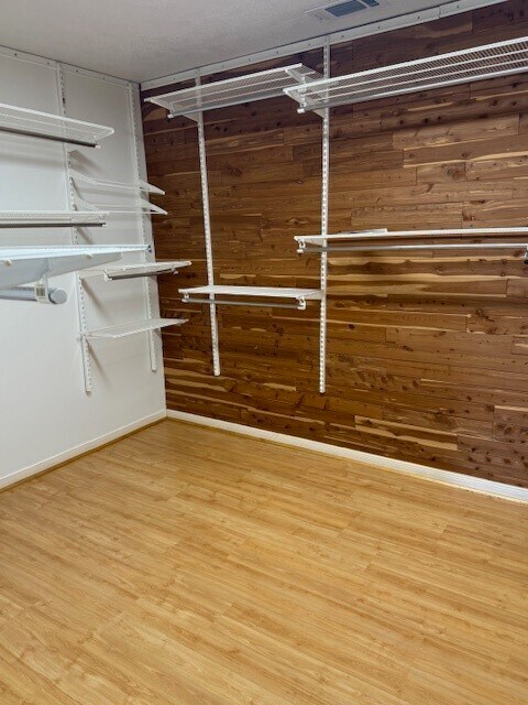 Building Photo - 923 W 41st St