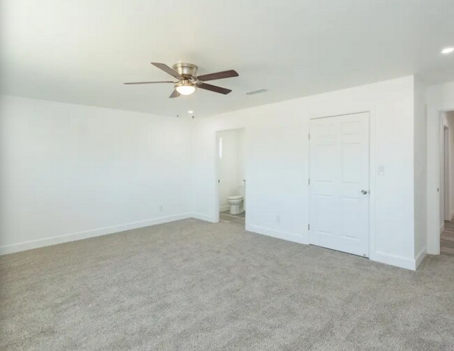 Building Photo - 4 br, 3 bath House - 1001 W Pine Lodge