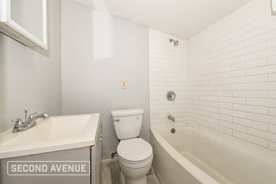 Building Photo - 1964 Leonard Cir S