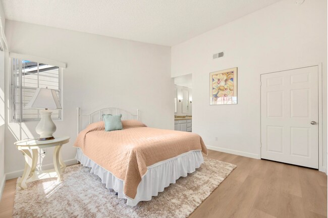 Building Photo - Beautiful, Quiet, Furnished, Upgraded Home in Heart of Torrance for Short Term Rental