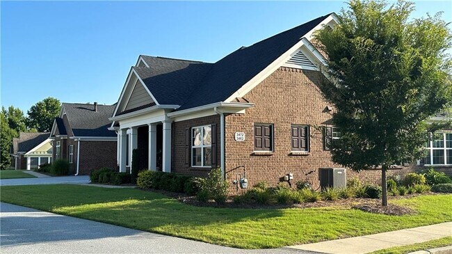 Building Photo - 3462 Lindenridge Cir