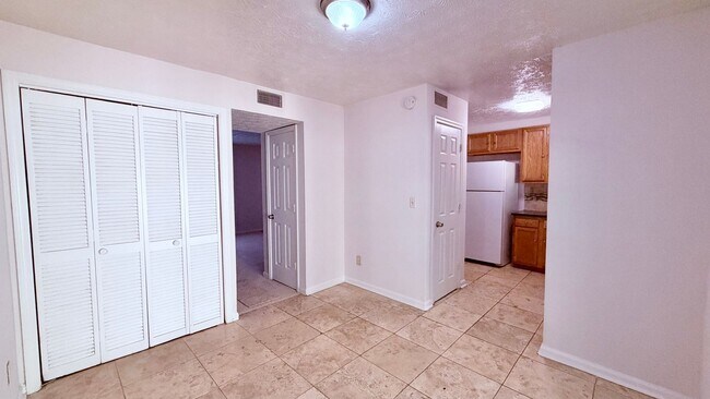 Building Photo - 708 Burnt Creek Dr NW
