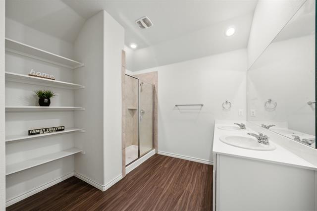 Building Photo - 3408 Sabine Dr