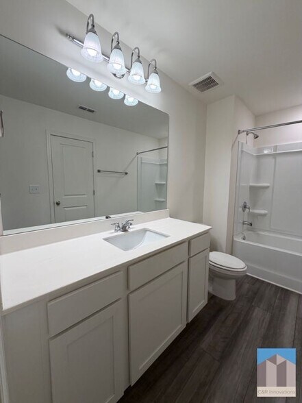 Building Photo - 3520 Condor Ct SW