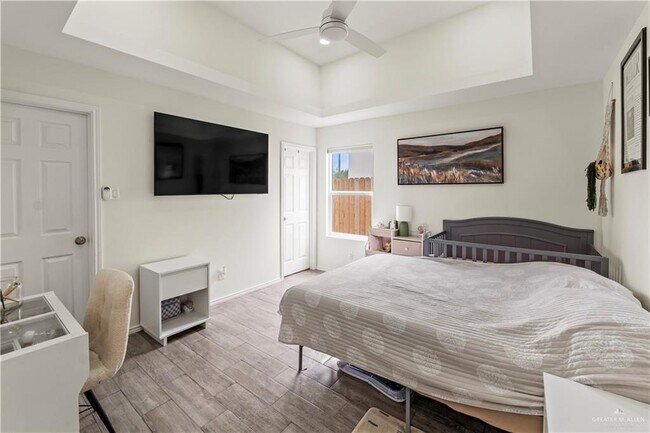 Building Photo - 17 B W St