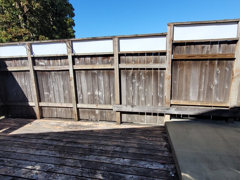 private deck off master bedroom - 5095 SW 163rd Ave