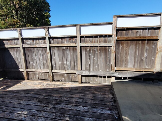 private deck off master bedroom - 5095 SW 163rd Ave