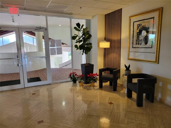 Building Photo - 6422 Collins Ave